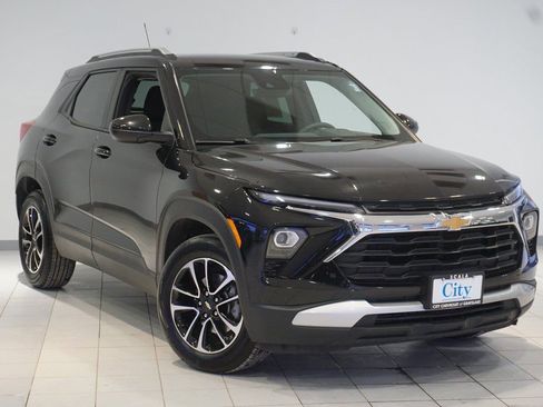Certified 2025 Chevrolet TrailBlazer LT image 3