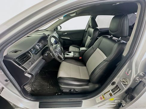 Used 2014 Toyota Camry SE image 13