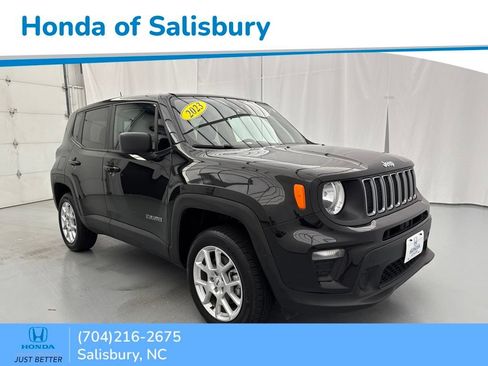 Used 2023 Jeep Renegade Latitude AWD/4WD image 1