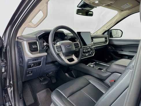 Used 2024 Ford Expedition XLT image 9