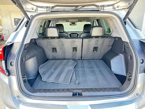 Used 2024 GMC Terrain SLT image 31