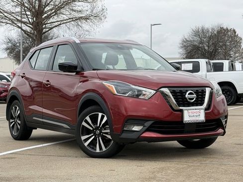 Used 2020 Nissan Kicks SR image 2