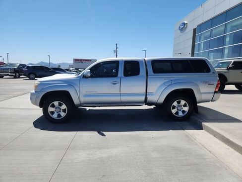 Used 2006 Toyota Tacoma PreRunner image 8