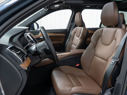 Used 2024 Volvo XC90 B6 Plus w/ Protection Package Premier image 13