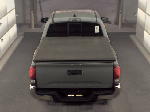 Used 2020 Toyota Tacoma SR5 RWD image 8