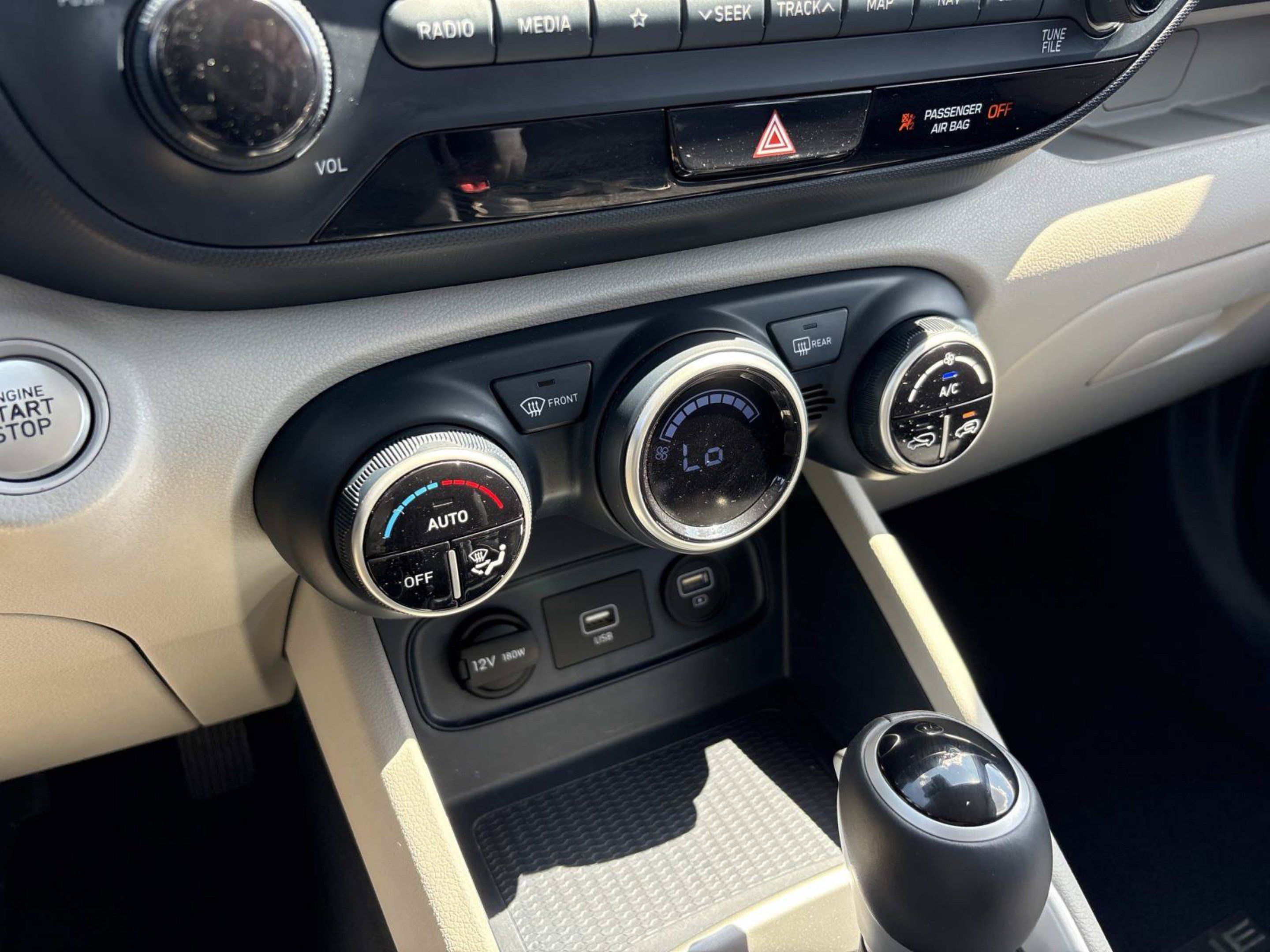 Used 2020 Hyundai Venue FWD image 30