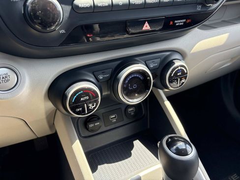 Used 2020 Hyundai Venue FWD image 30