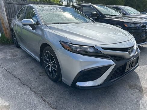 Used 2023 Toyota Camry SE FWD image 2