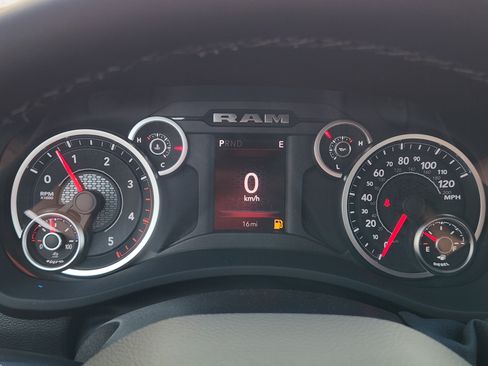New 2026 RAM 2500 Big Horn AWD/4WD image 13