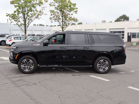Used 2026 Chevrolet Suburban Z71 w/ Comfort Package AWD/4WD image 18