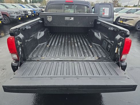 Used 2019 Toyota Tacoma TRD Off-Road image 27