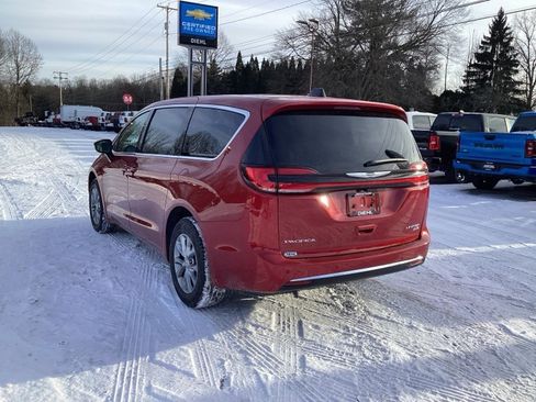 New 2026 Chrysler Pacifica Limited image 5
