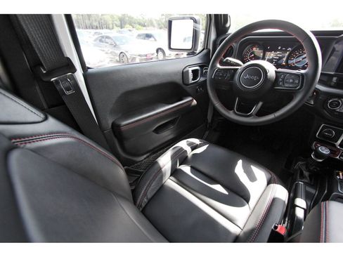 Used 2024 Jeep Wrangler Unlimited Rubicon AWD/4WD image 11