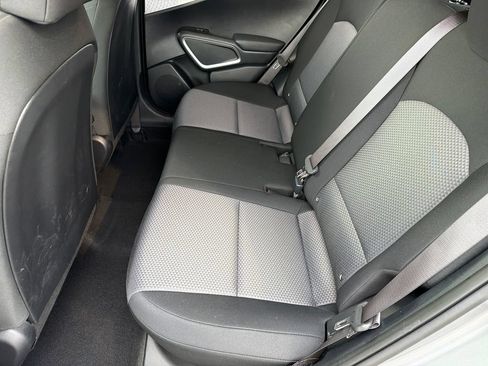 Used 2025 Kia Soul LX w/ LX Technology Package FWD image 20