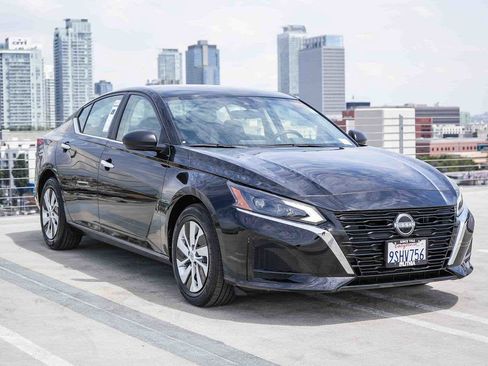 Used 2025 Nissan Altima 2.5 S FWD image 3