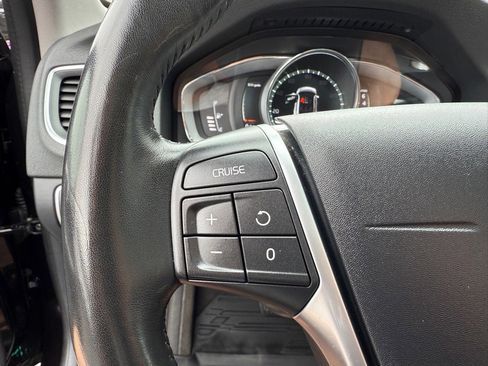 Used 2018 Volvo V60 T5 Cross Country w/ Convenience Package image 30