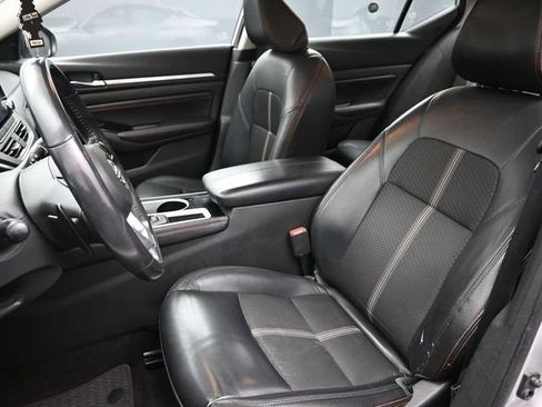 Used 2023 Nissan Altima 2.5 SR FWD image 13