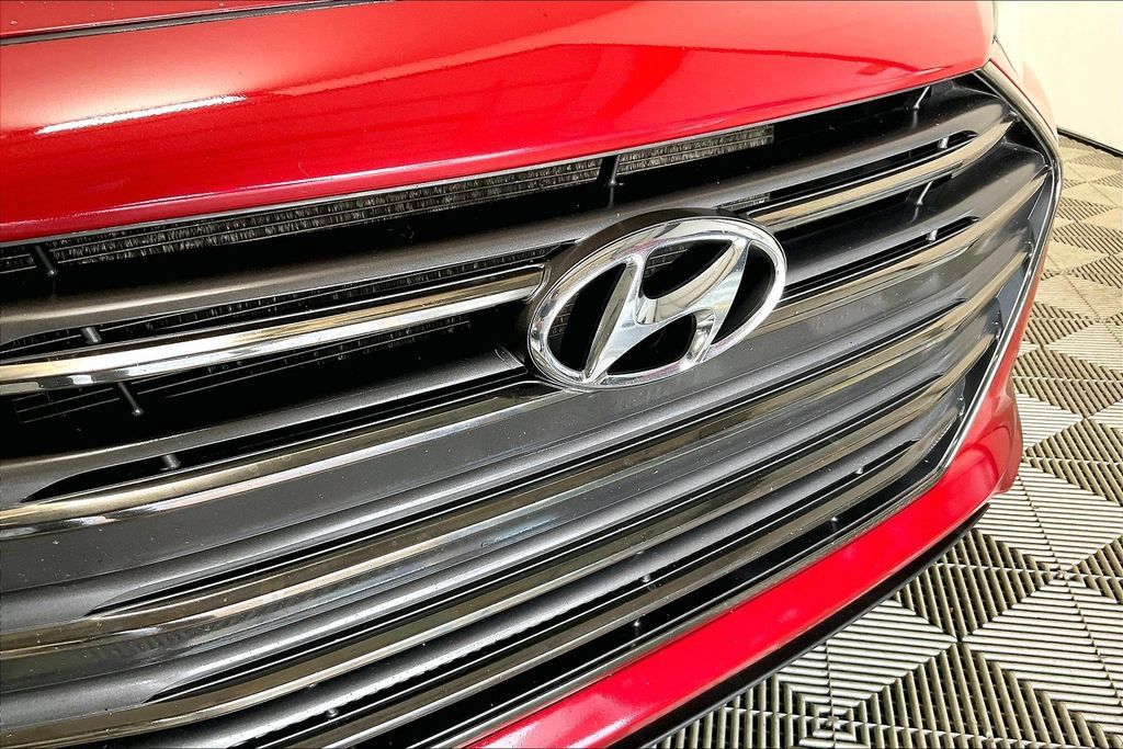 Used 2017 Hyundai Elantra Limited FWD image 28