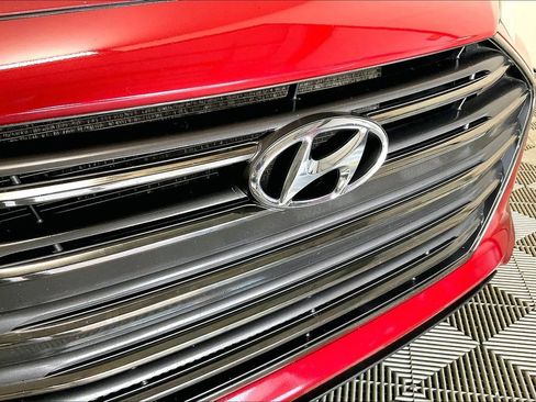 Used 2017 Hyundai Elantra Limited image 28