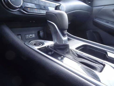 Used 2025 Nissan Sentra SV FWD image 30