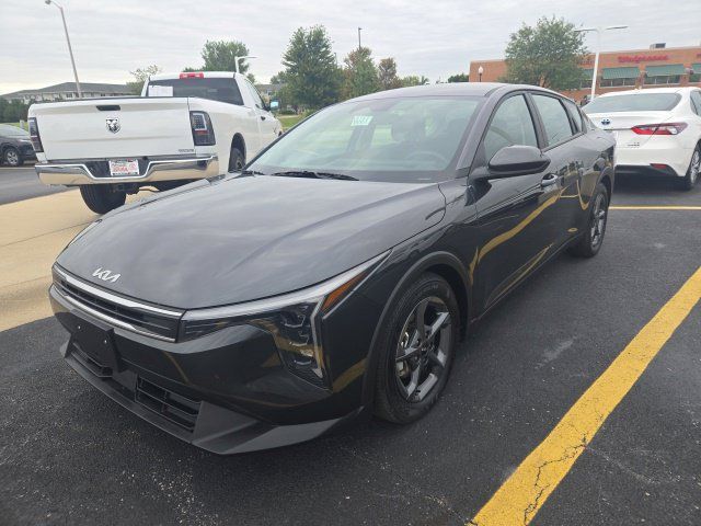 Used 2025 Kia K4 FWD image 3