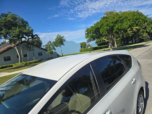 Used 2013 Toyota Prius V Three FWD image 9
