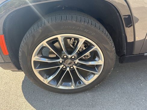 Used 2024 Jeep Wagoneer Series III w/ Premium Group I image 16