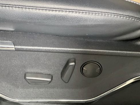 Used 2022 Ford F150 Lariat RWD image 16