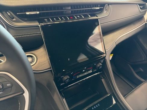 New 2025 Jeep Grand Cherokee Limited image 11