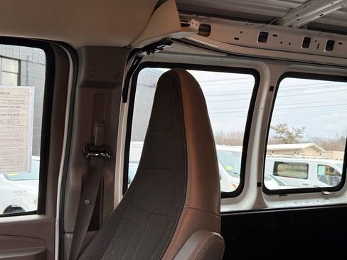 Used 2019 GMC Savana 2500 w/ Driver Convenience Package image 17