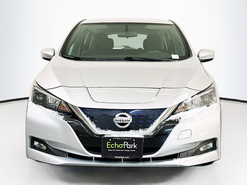 Used 2018 Nissan Leaf SV image 2