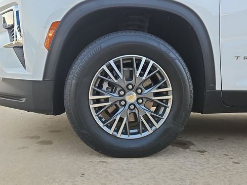 Used 2024 Chevrolet Traverse LT FWD image 25