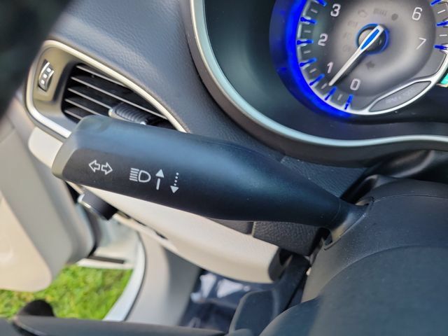 Used 2024 Chrysler Pacifica Touring-L FWD image 25