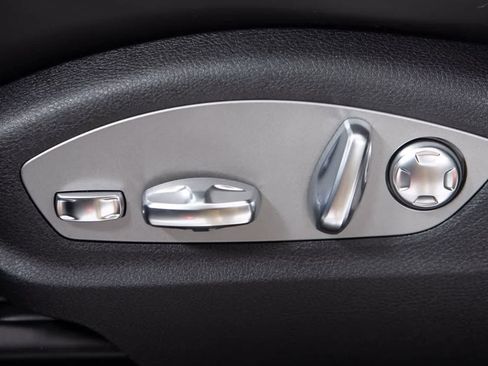 Certified 2026 Porsche Macan AWD/4WD image 23