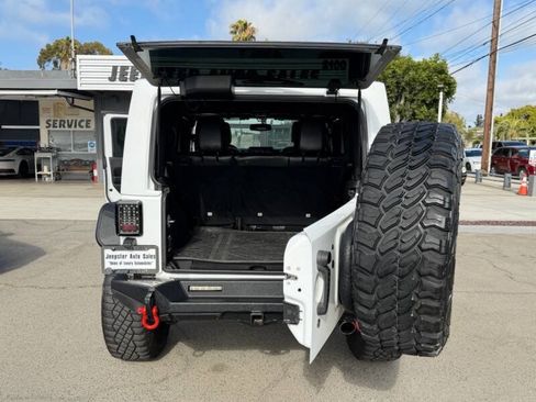 Used 2015 Jeep Wrangler Unlimited Sahara AWD/4WD image 17