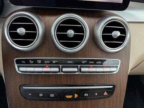 Used 2021 Mercedes-Benz GLC 300 4MATIC SUV image 20