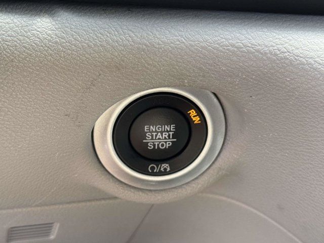 Used 2023 Chrysler Pacifica Touring-L FWD image 19