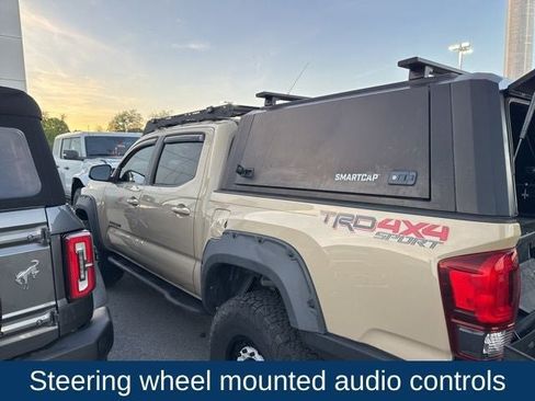 Used 2018 Toyota Tacoma TRD Sport image 11