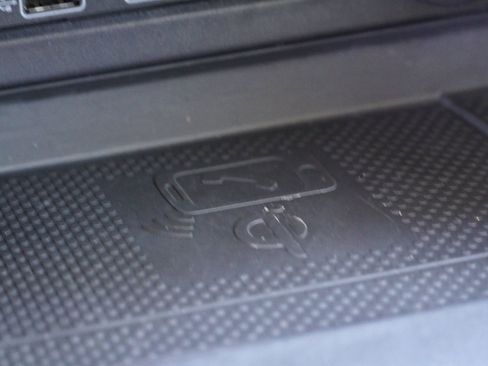 Used 2020 Volkswagen Tiguan SE image 16