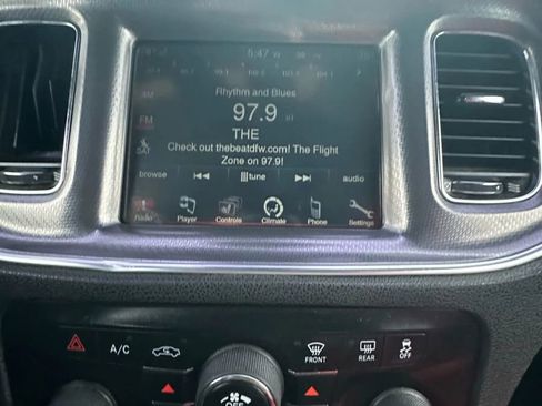 Used 2014 Dodge Charger SXT image 27