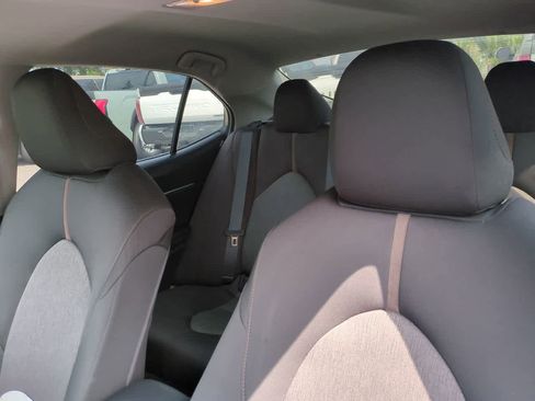 Used 2018 Toyota Camry LE FWD image 8