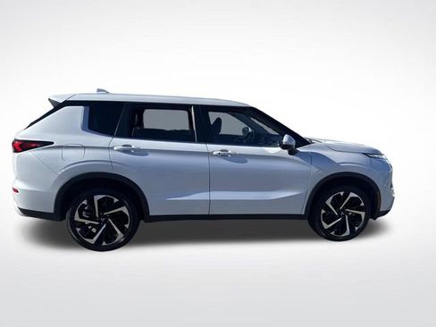 Used 2023 Mitsubishi Outlander SE image 10