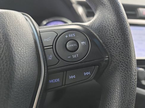 Used 2018 Toyota Camry LE w/ Convenience Package image 29