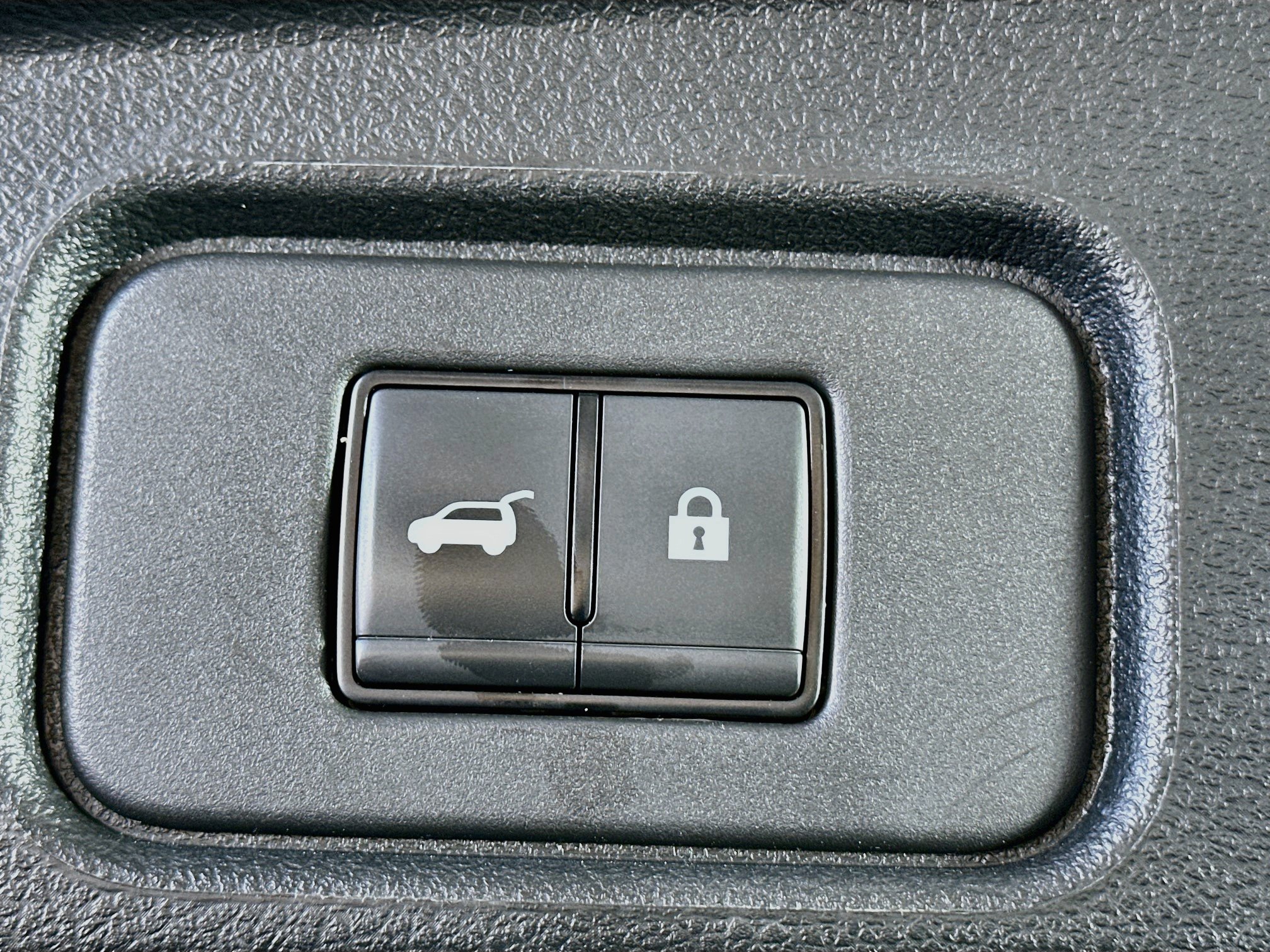 Used 2025 Nissan Pathfinder SV FWD image 30