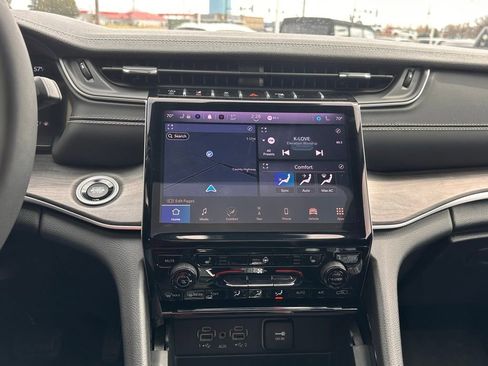 Used 2023 Jeep Grand Cherokee L Limited image 34