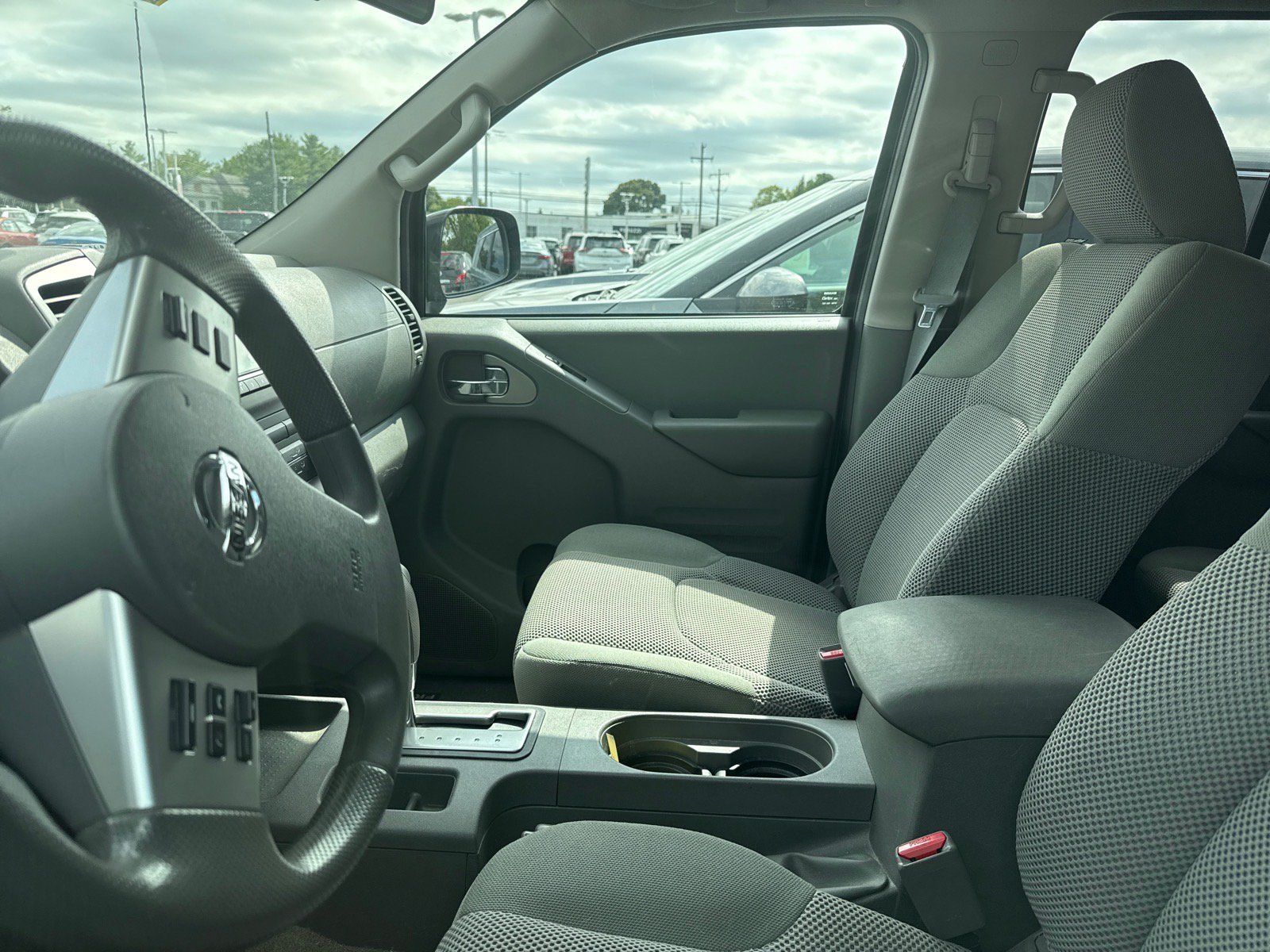 Used 2016 Nissan Frontier SV AWD/4WD image 5