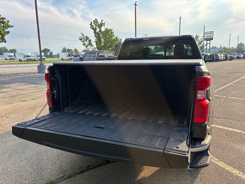 Used 2024 Chevrolet Silverado 1500 LT AWD/4WD image 23