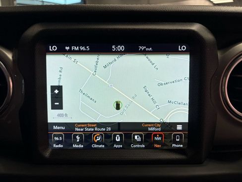 Used 2018 Jeep Wrangler Unlimited Sahara w/ Uconnect 4C Nav & Sound Group AWD/4WD image 14