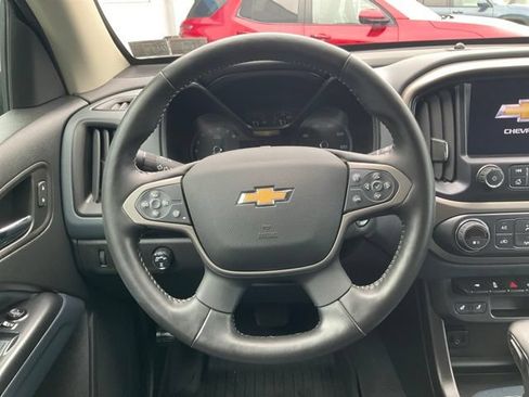 Used 2022 Chevrolet Colorado Z71 AWD/4WD image 3