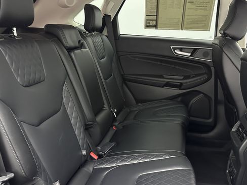 Used 2024 Ford Edge Titanium image 34